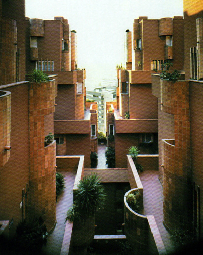 Bonell+dòriga has renovated an apartment within ricardo bofill's walden 7 building in barcelona, bringing a playful, contemporary tone to . Walden 7 Van Bofill Dubbell Buurtontwikkelaars