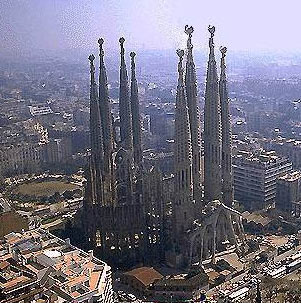 El ayuntamiento de barcelona otorgó la licencia al comité a cargo de completar la construcción de la iglesia por 4,6 millones de euros, señaló . Bcn4foreigners La Sagrada Familia